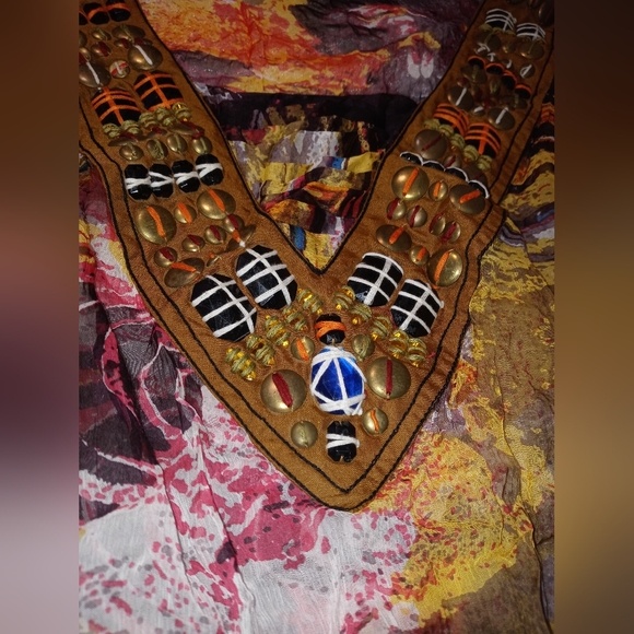 Silk Treads Brand African Inspired print Sheer top with rouged hem womens size S - Picture 2 of 3